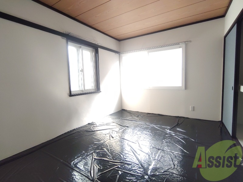 その他部屋・スペース　寝室はリビング隣の６帖の和室をお使いください。