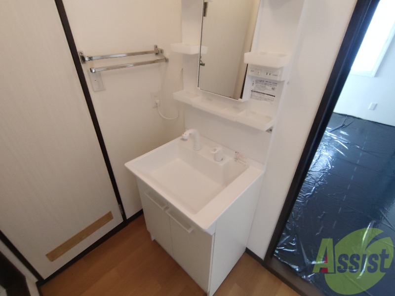 洗面設備　独立洗面台で朝の身支度も快適にすることが出来ます。