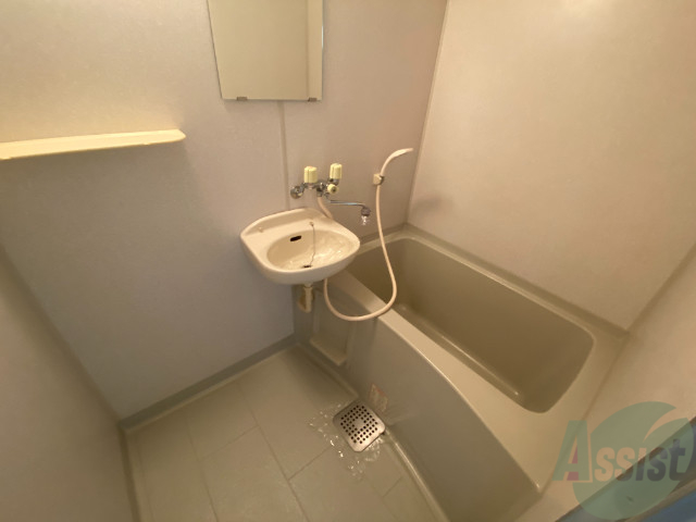 バス・シャワールーム　１人暮らしにはピッタリのサイズ感ですね！