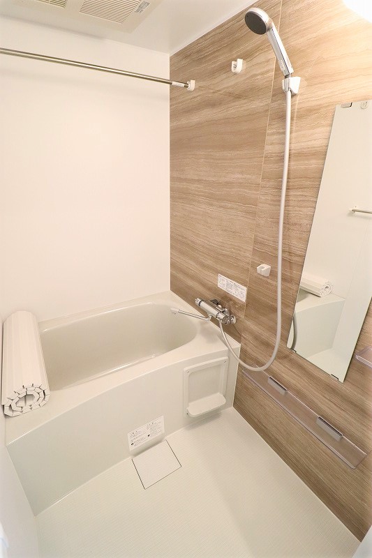 バス・シャワールーム　同物件別号室写真となります。