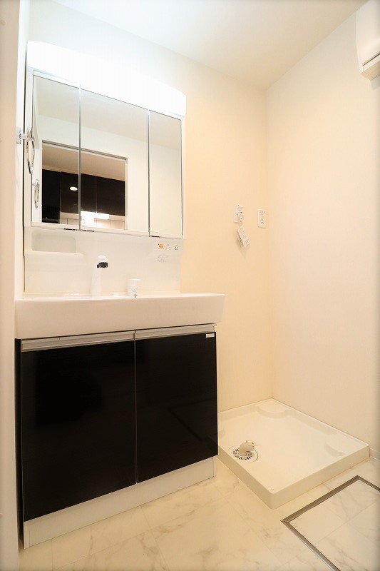 洗面設備　同物件別号室写真となります。