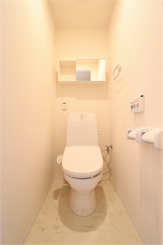 トイレ　同物件別号室写真となります。