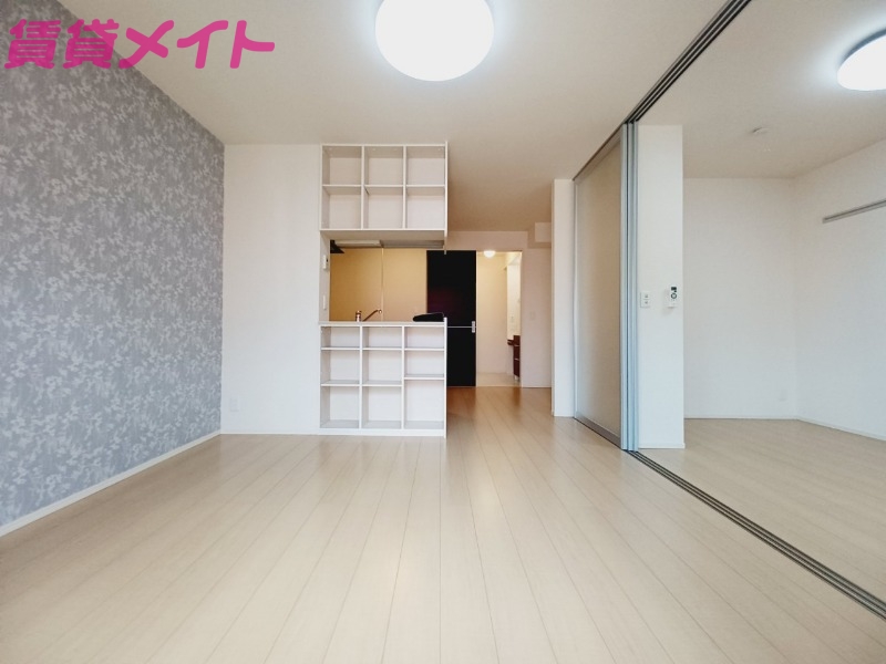 居室・リビング　反転タイプ参考写真