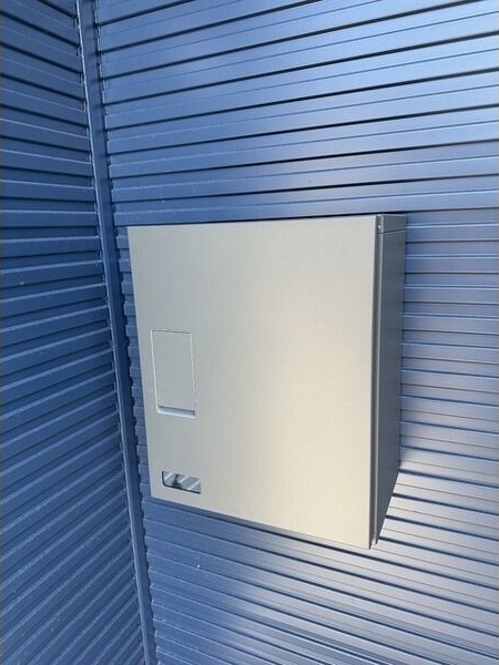 エントランス　不在時でも配達物の受け取りが可能な宅配ボックス付きです♪