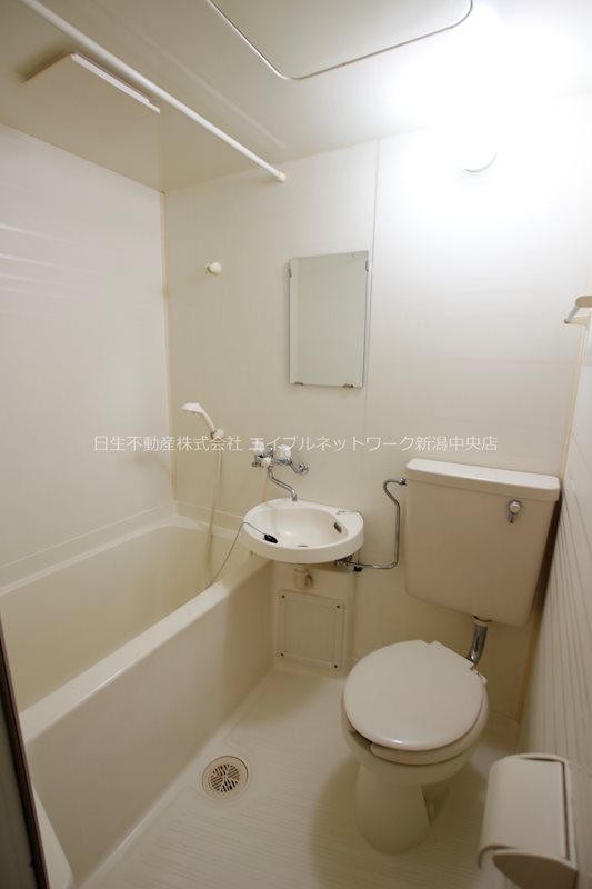 バス・シャワールーム　掃除もしやすい、3点ユニットバス