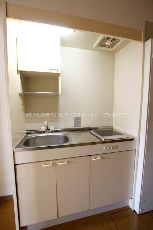 キッチン　掃除のしやすいIHコンロ付き！