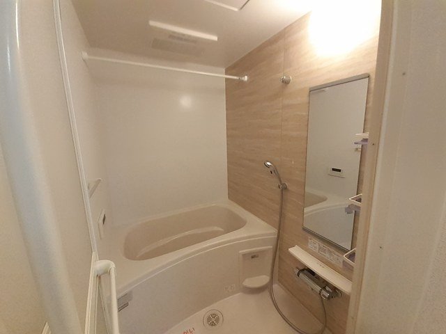 バス・シャワールーム　落ち着いた空間のお風呂です