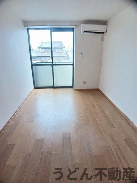 居室・リビング　うどん県のお部屋探しはうどん不動産へ うどんちゃんとLINE