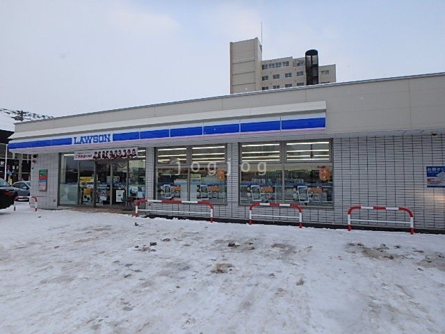コンビニ　ローソン札幌平和通三丁目店（コンビニ）まで447m