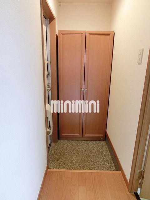 玄関　大きな下駄箱付きの玄関