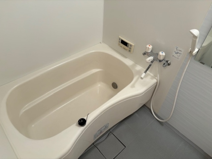 バス・シャワールーム　追い焚き機能付きのお風呂です♪