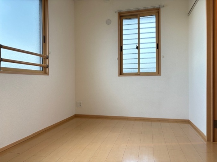 その他部屋・スペース　風通しも良い寝室です☆