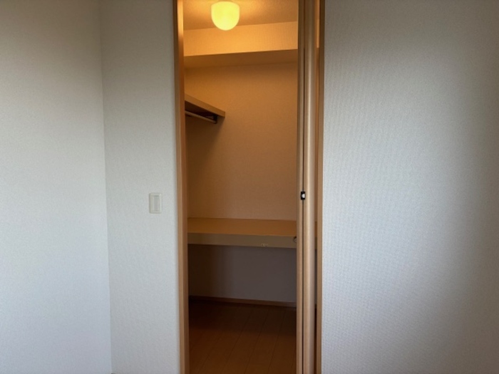 収納　ウォークインクローゼットなので収納豊富です☆
