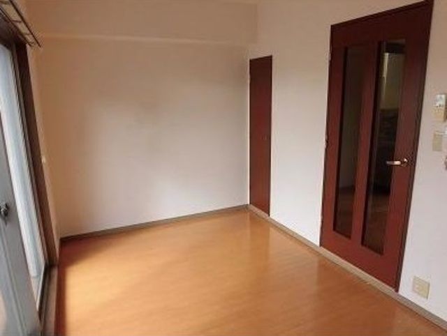 居室・リビング　室内