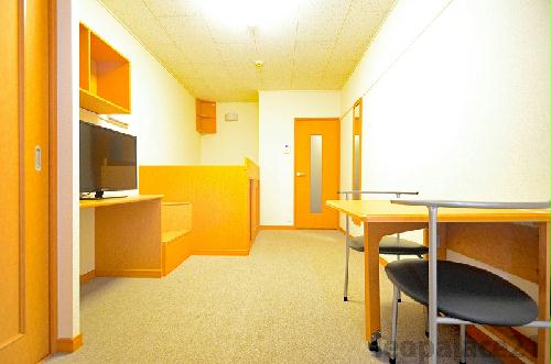 居室・リビング　家電・家具付きのお部屋です。