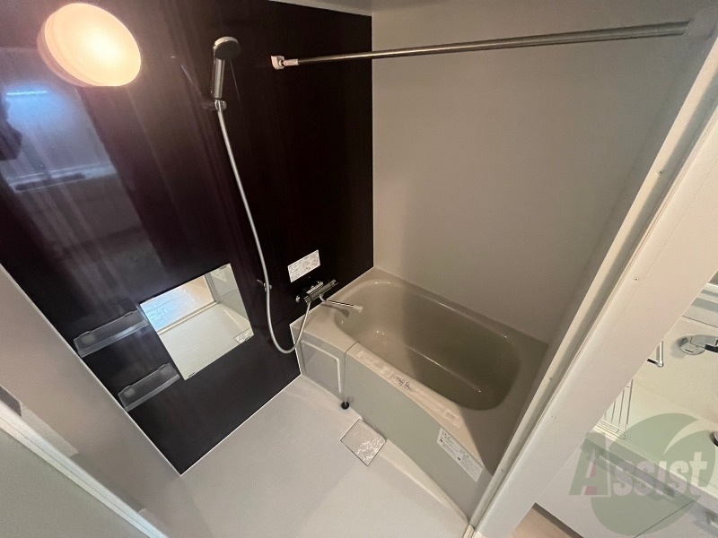 バス・シャワールーム　お風呂になります。一日の疲れを癒してくださいね。