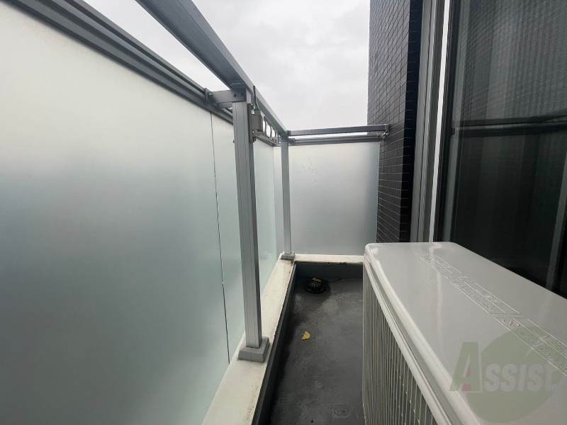 バルコニー　バルコニーです。洗濯物を干すもよし、一息つくもよしですね。