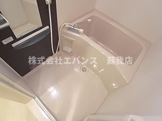 バス・シャワールーム　落ち着いた空間のお風呂です