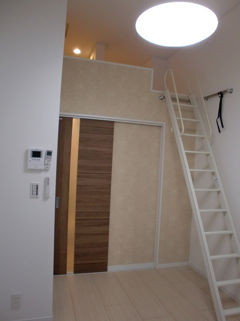 居室・リビング　照明付のお部屋です。