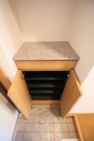 玄関　リヴウェルアサヒ　北区中十条1
