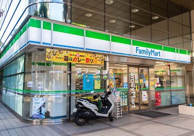 コンビニ　ファミリーマート芝二丁目店（コンビニ）まで125m