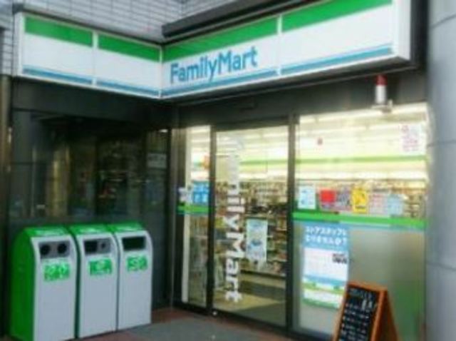 コンビニ　ファミリーマート 中野本町六丁目店（コンビニ）まで140m