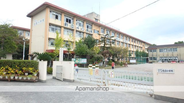 小学校　鹿児島市立西陵小学校（小学校）まで772m