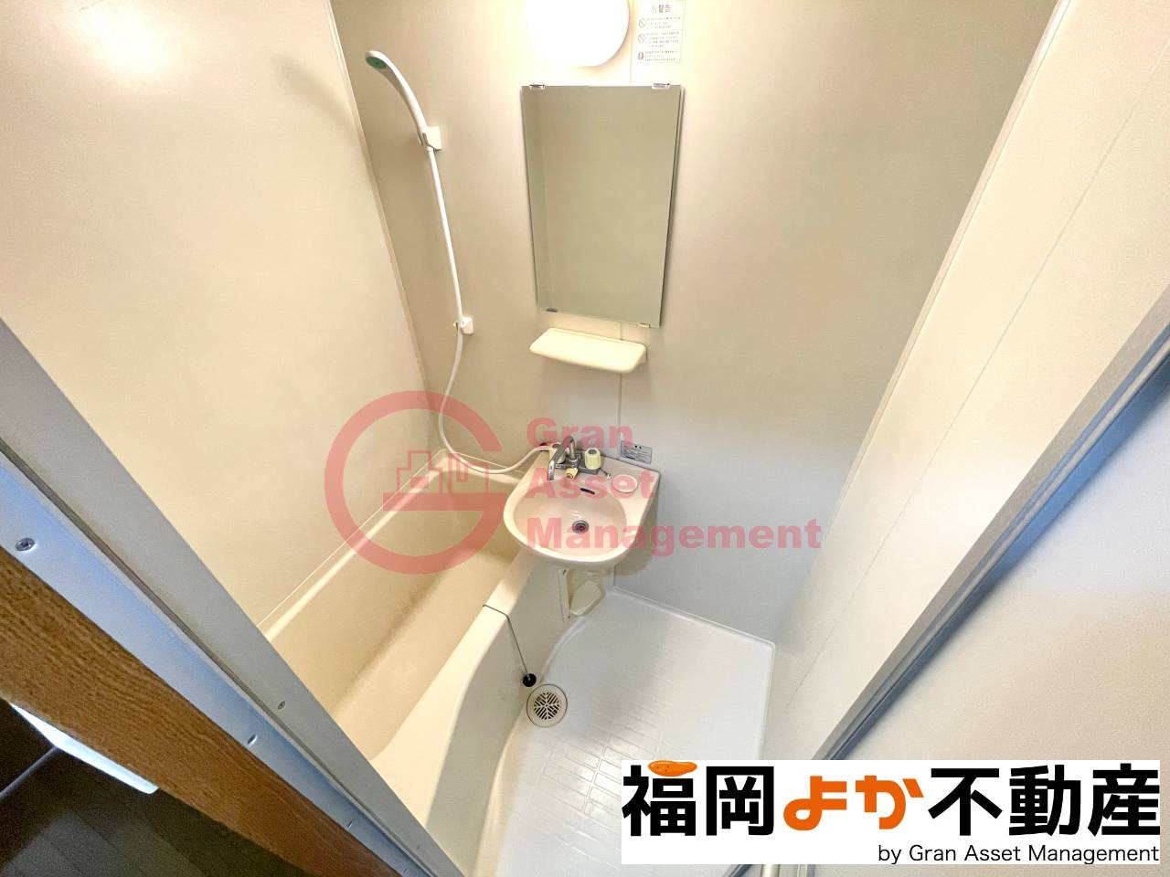 バス・シャワールーム　コンパクトで使いやすいお風呂です