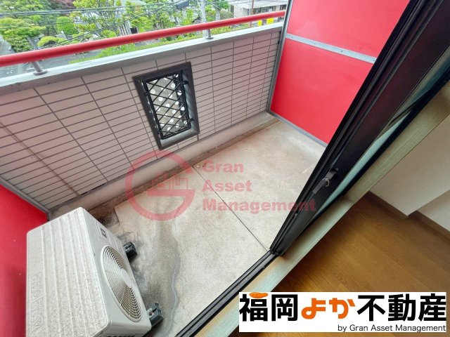 バルコニー　暖かな日差しのふりそそぐバルコニー