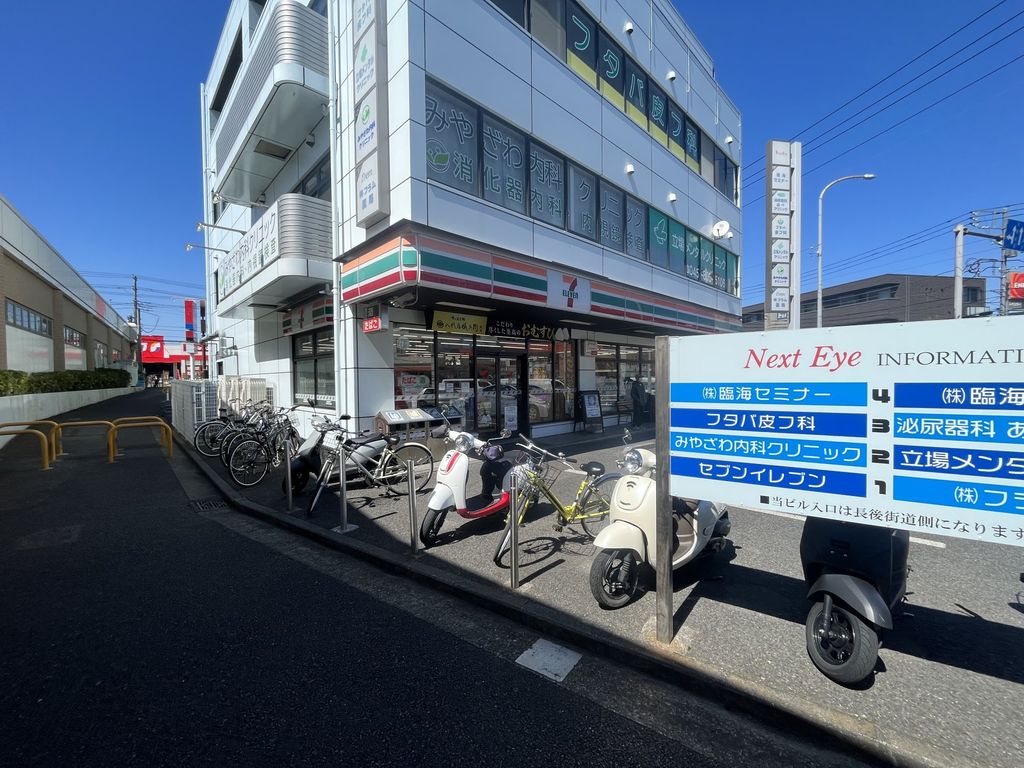 コンビニ　セブンイレブン横浜立場駅前店（コンビニ）まで440m