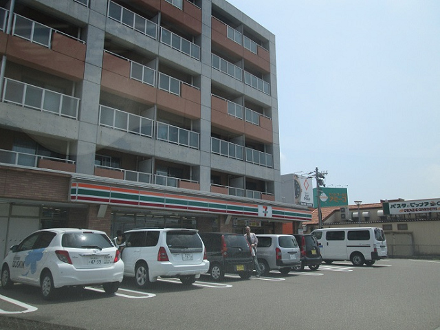 コンビニ　セブンイレブン新潟小新4丁目店（コンビニ）まで258m