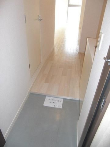 玄関　フラットな玄関スペース