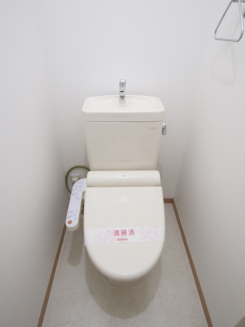 トイレ　【別室参考写真】温水洗浄便座付きのトイレです