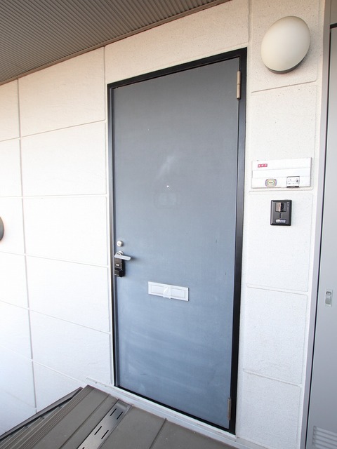玄関　【別室参考写真】おしゃれな玄関扉です