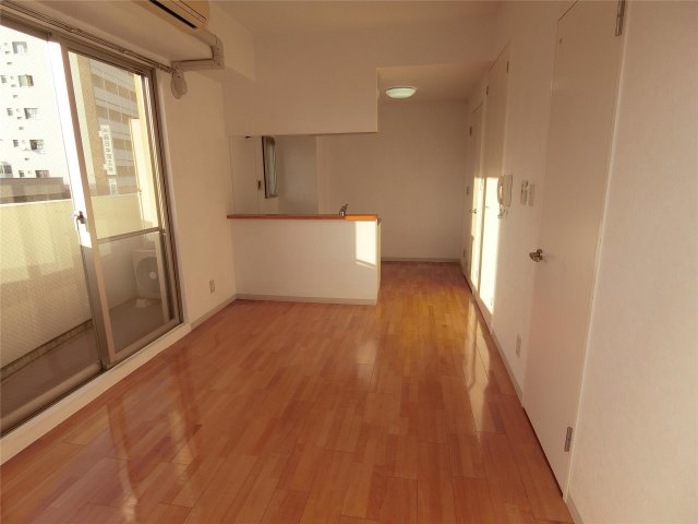 居室・リビング　カウンターキッチン・フローリングのお部屋です♪（同仕様画像）
