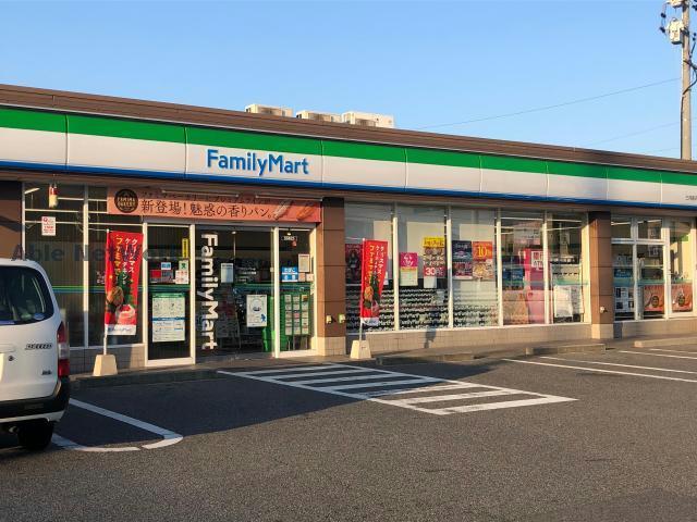 コンビニ　ファミリーマート三河高浜駅南店（コンビニ）まで931m