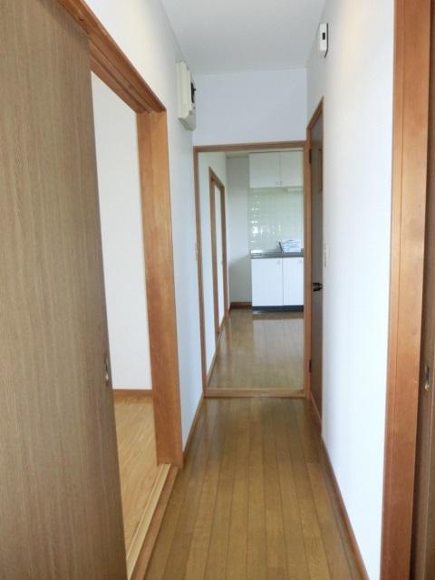 その他　廊下。玄関からキッチン方面