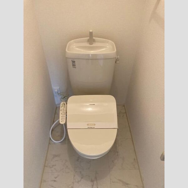 トイレ　トイレ　温水洗浄暖房便座付き