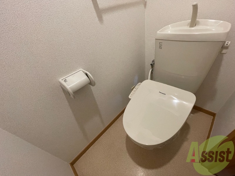 トイレ　ウォシュレット機能がついたトイレです。安心して使用できますね
