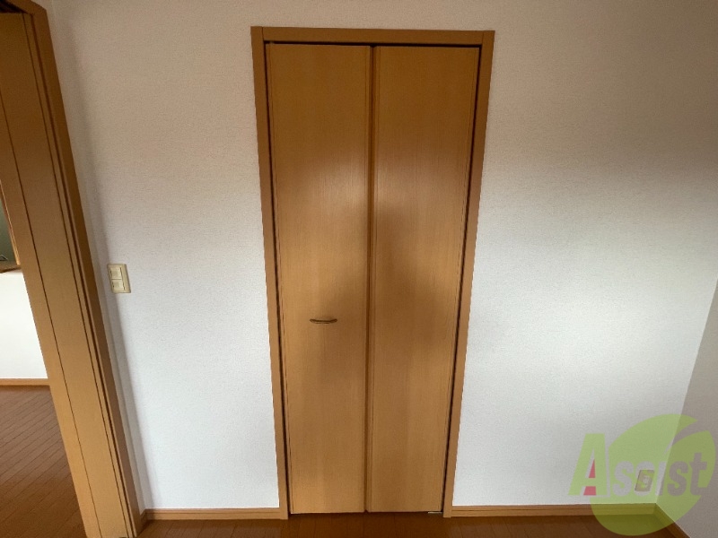収納　寝室にあったクローゼット。荷物がたくさんあっても大丈夫。