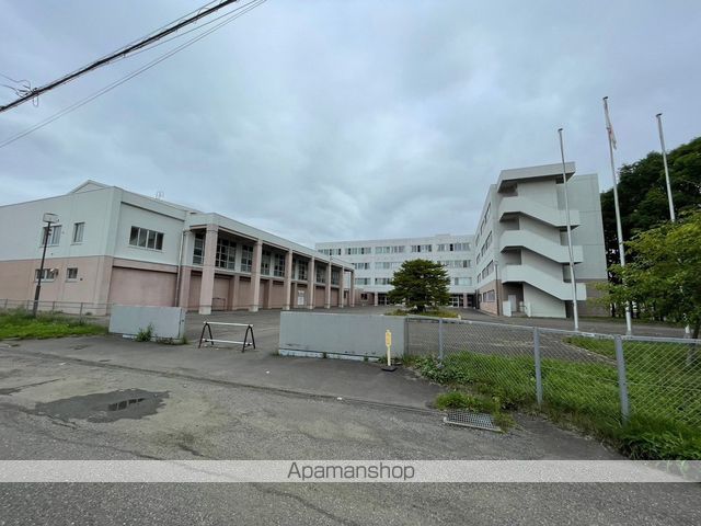 中学校　釧路市立景雲中学校（中学校）まで685m