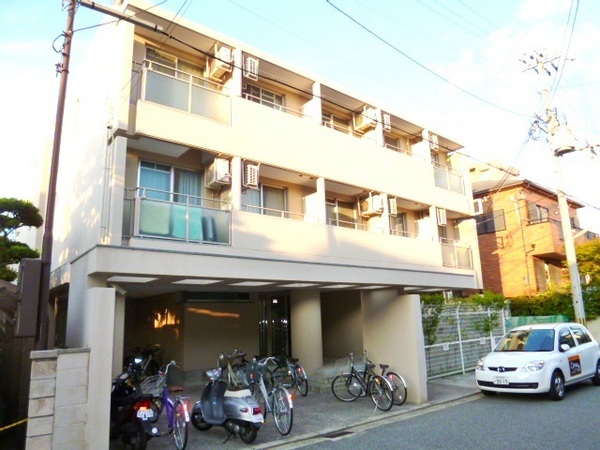 建物外観　オートロック付きで安心です♪