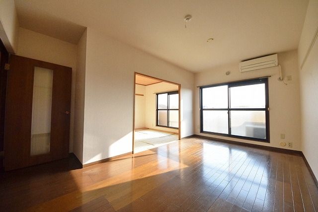 居室・リビング　※同一間取の別部屋です