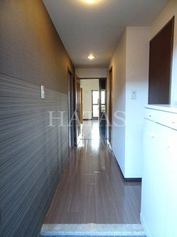 玄関　同物件別部屋です