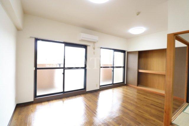 居室・リビング　同物件別部屋です