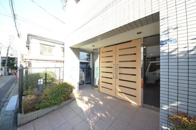 エントランス　★共用部分もきちんと管理されています★