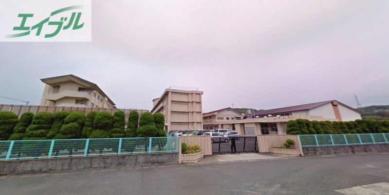 中学校　岡山市立富山中学校（中学校）まで618m
