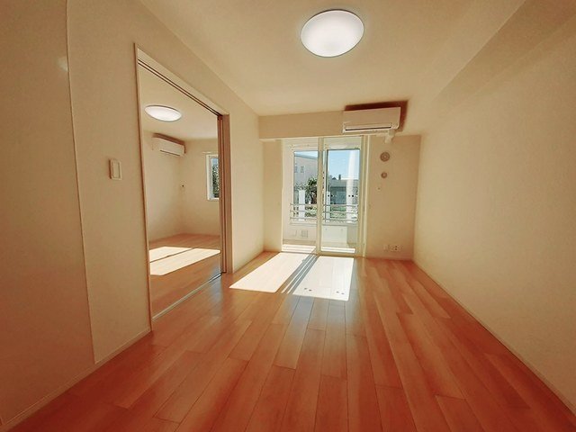 居室・リビング　こちらの居間で趣味の時間をお楽しみください