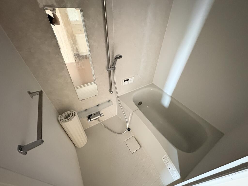 バス・シャワールーム　※同建物の別のお部屋の写真です。