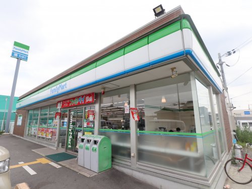 コンビニ　ファミリーマート門真江端東店（コンビニ）まで699m
